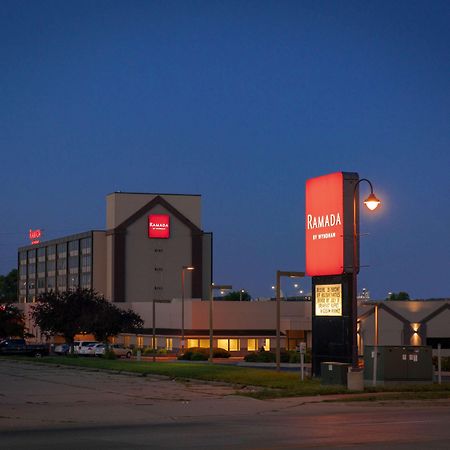 מלון Ramada By Wyndham סידר רפידס מראה חיצוני תמונה