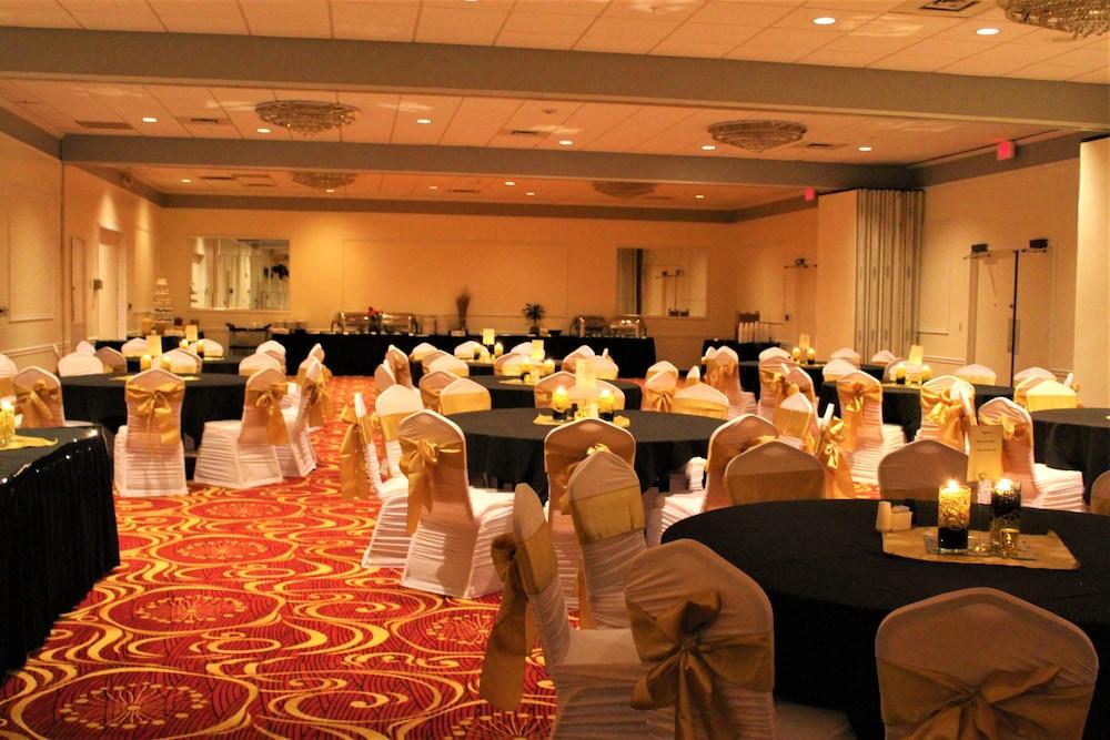 מלון Ramada By Wyndham סידר רפידס מראה חיצוני תמונה